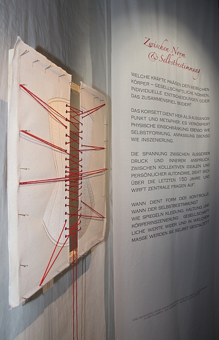 Einleitung-in-die-Fragestellung-Zwischen-Norm-und-Selbstbestimmung-Ausstellung